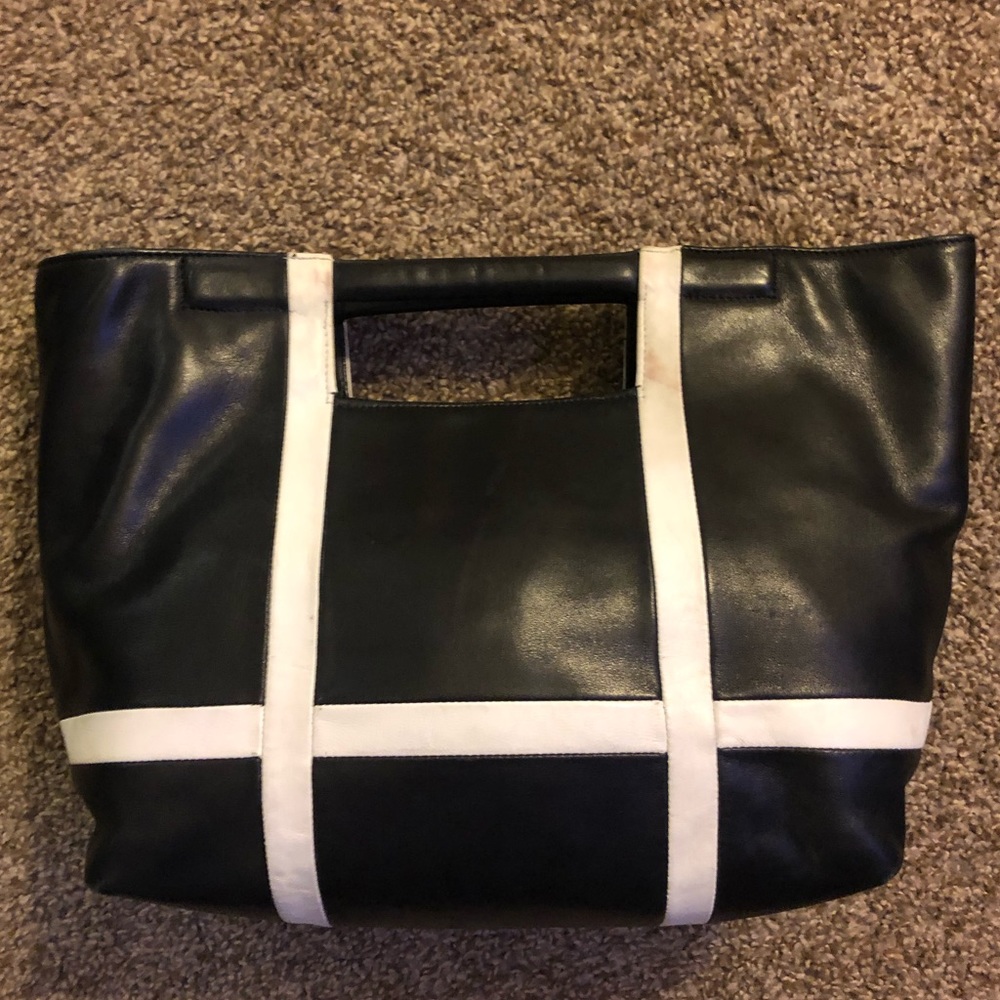 Vintage Andrew Marc Black & White leather handbag